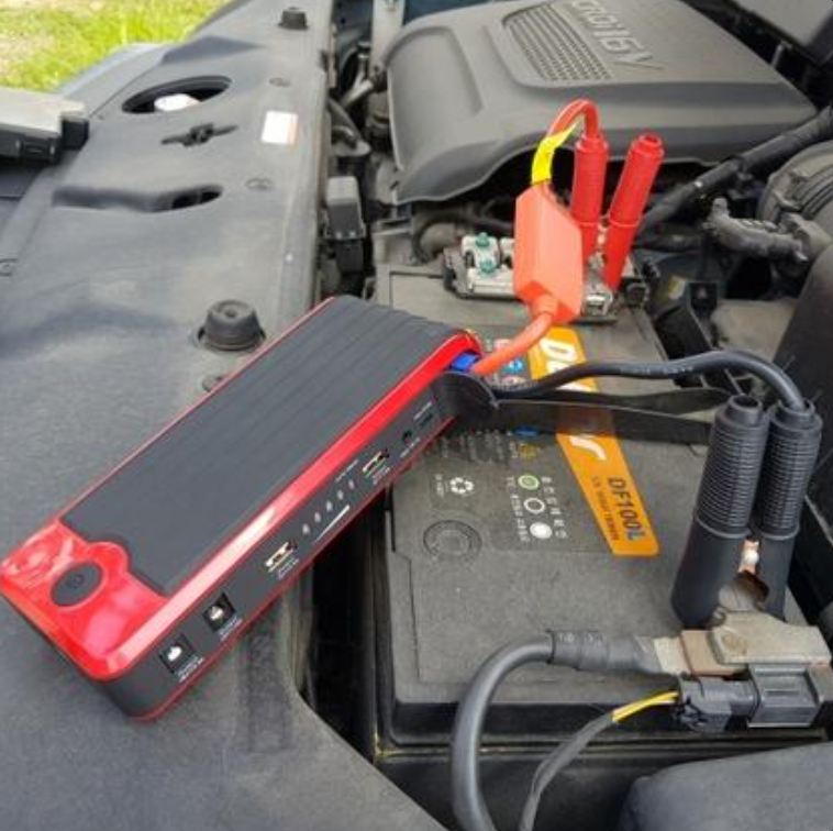 🥇 Portable Car Jump Starter